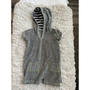 Burt’s Bees baby sz. 12 month gray terrycloth hooded romper. Adorable